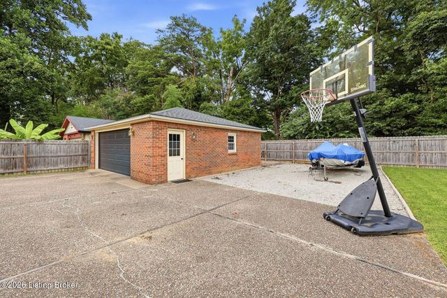 8505 Michael Edward Dr, Louisville, KY 40291