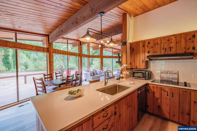 42121 Moran Ln, Lebanon, OR 97355