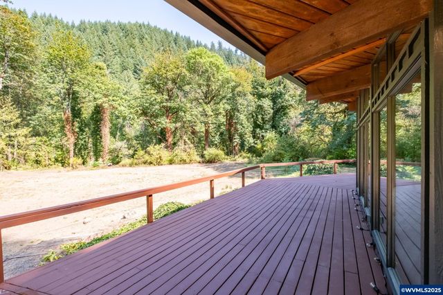 42121 Moran Ln, Lebanon, OR 97355