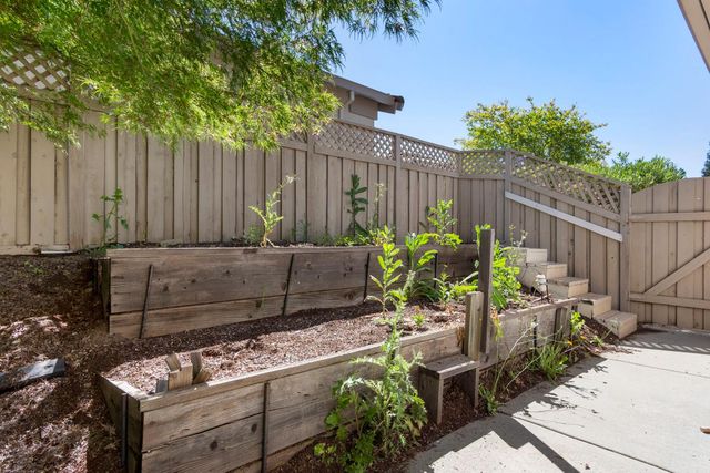 2464 Winding Way, Lincoln, CA 95648