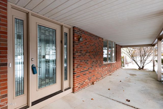 38 Joy Drive, Colonie, NY 12211