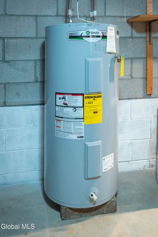 38 Joy Drive, Colonie, NY 12211