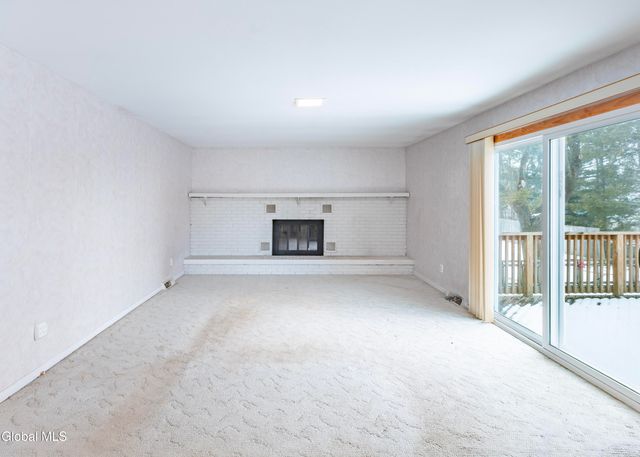 38 Joy Drive, Colonie, NY 12211