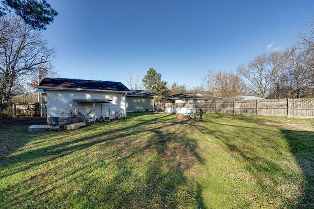 1310 W Sherry Drive, Rossville, GA 30741