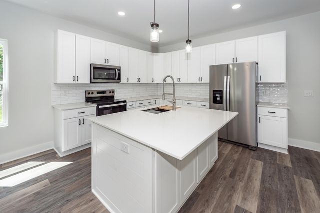 5889 N Rhett Avenue, Hanahan, SC 29410