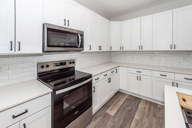 5889 N Rhett Avenue, Hanahan, SC 29410