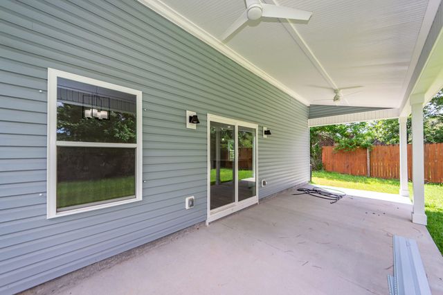 5889 N Rhett Avenue, Hanahan, SC 29410