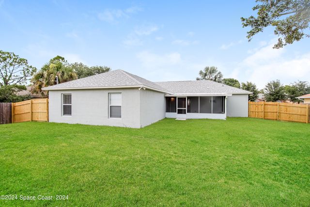 1792 Parrsboro Street NW, Palm Bay, FL 32907