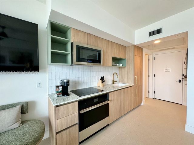 159 NE 6th St 2810, Miami, FL 33132