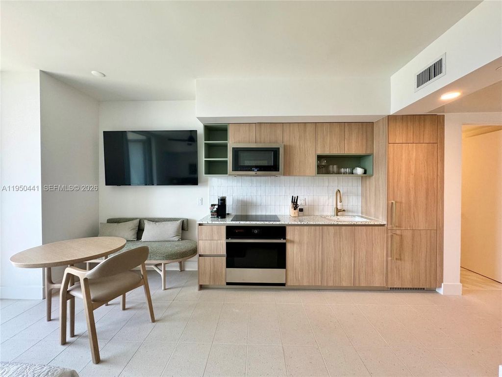 159 NE 6th St 2810, Miami, FL 33132