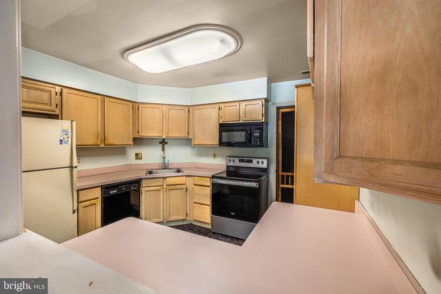 1902 DORAL DR, Blackwood, NJ 08012