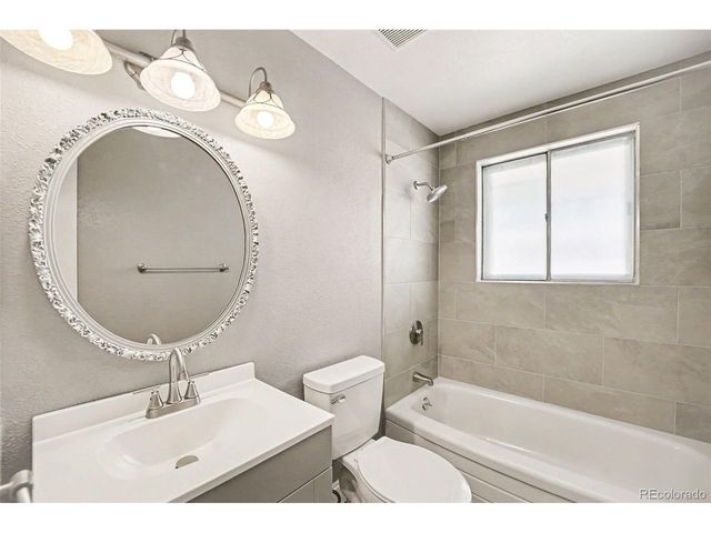 400 Leo Ln, Denver, CO 80260