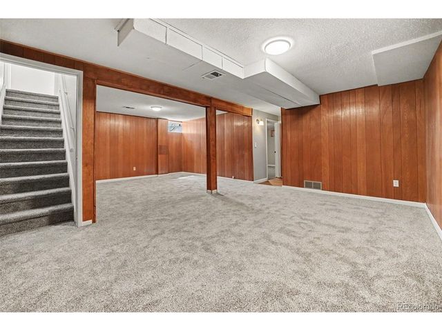400 Leo Ln, Denver, CO 80260