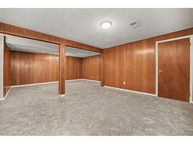 400 Leo Ln, Denver, CO 80260