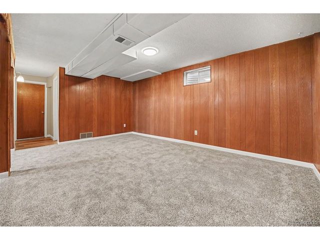400 Leo Ln, Denver, CO 80260
