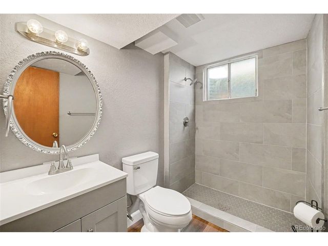 400 Leo Ln, Denver, CO 80260