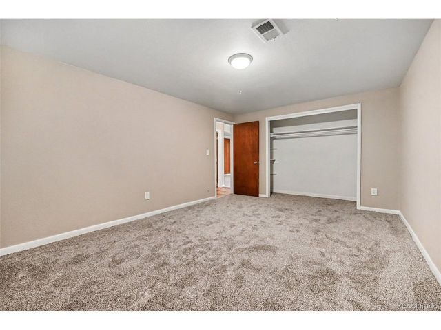 400 Leo Ln, Denver, CO 80260