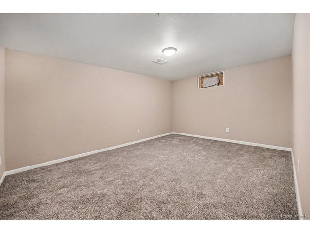 400 Leo Ln, Denver, CO 80260