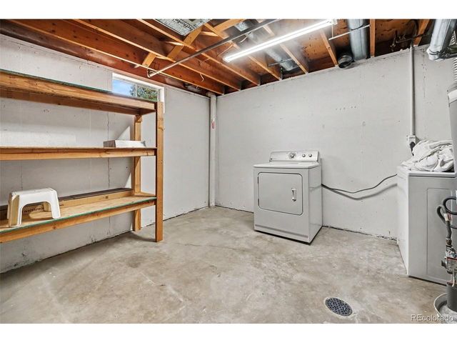 400 Leo Ln, Denver, CO 80260