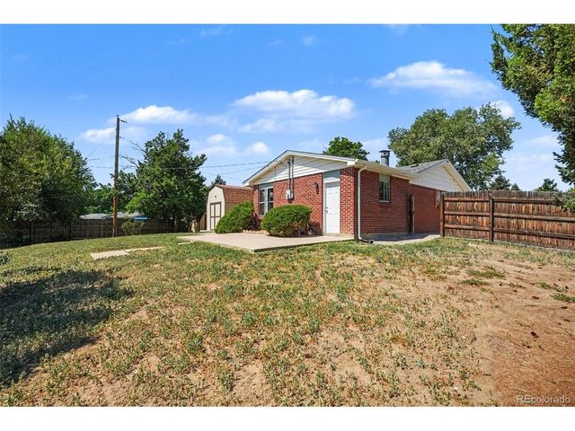 400 Leo Ln, Denver, CO 80260