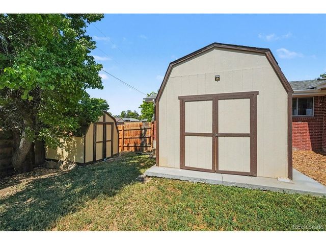 400 Leo Ln, Denver, CO 80260
