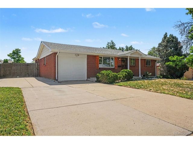 400 Leo Ln, Denver, CO 80260