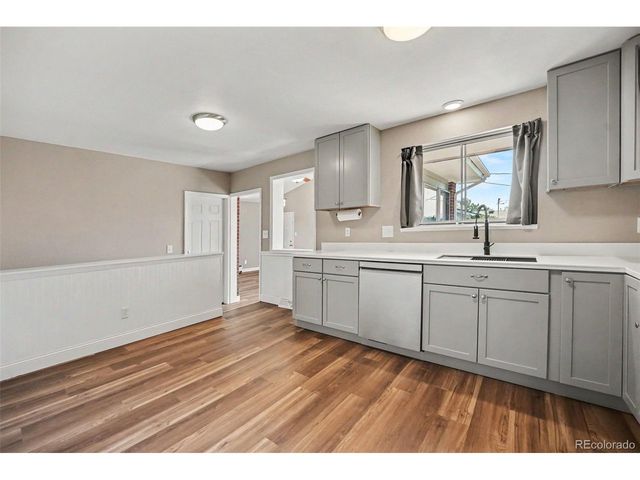 400 Leo Ln, Denver, CO 80260