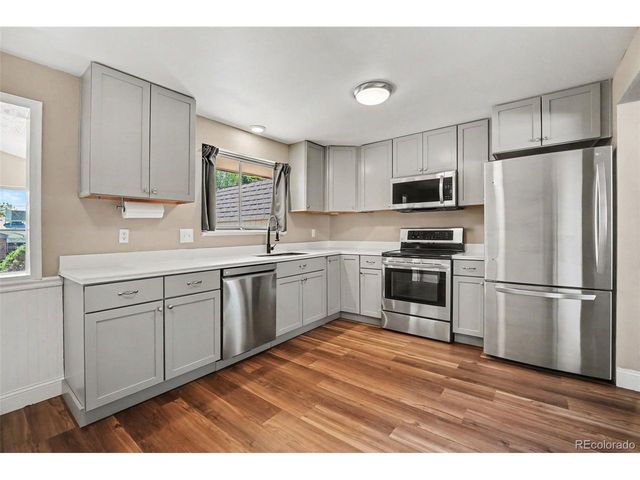 400 Leo Ln, Denver, CO 80260