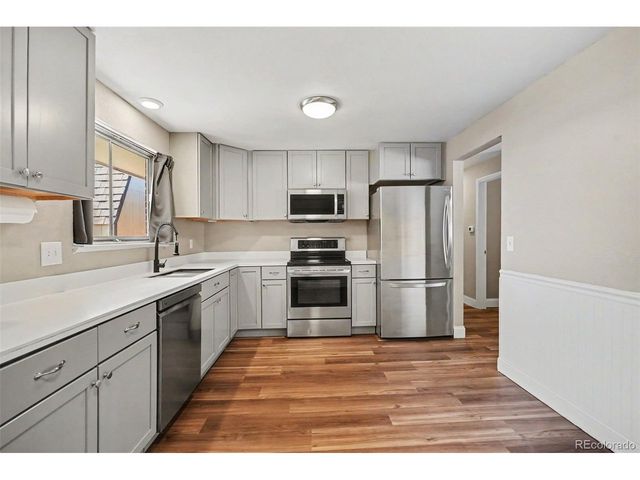 400 Leo Ln, Denver, CO 80260