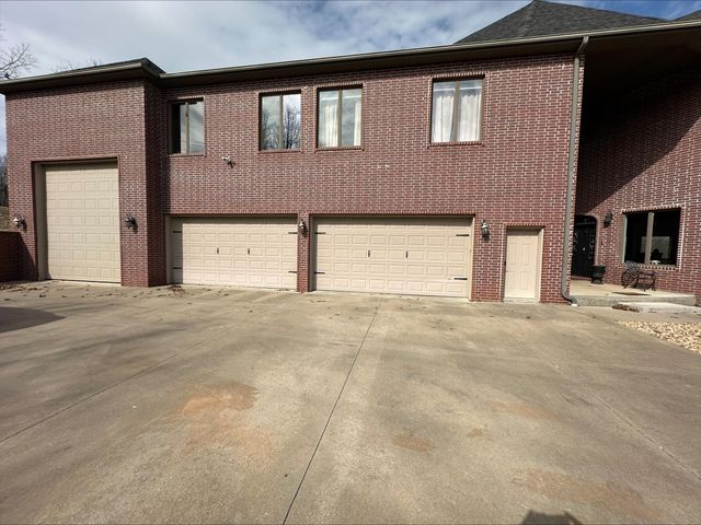 7906 W Farm Road 94, Willard, MO 65781