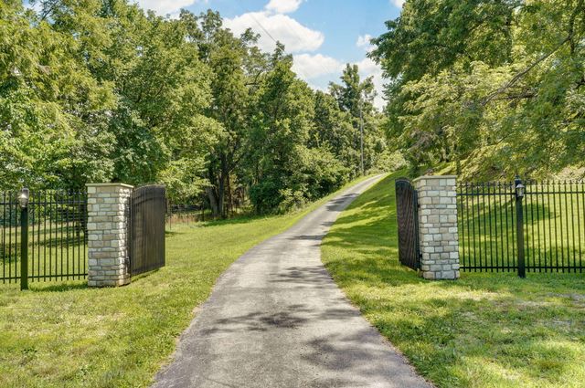 7906 W Farm Road 94, Willard, MO 65781