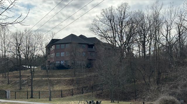 7906 W Farm Road 94, Willard, MO 65781