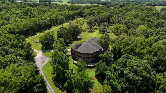 7906 W Farm Road 94, Willard, MO 65781