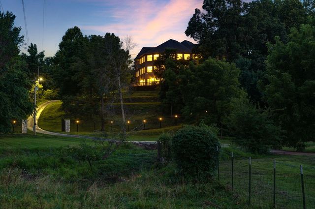 7906 W Farm Road 94, Willard, MO 65781