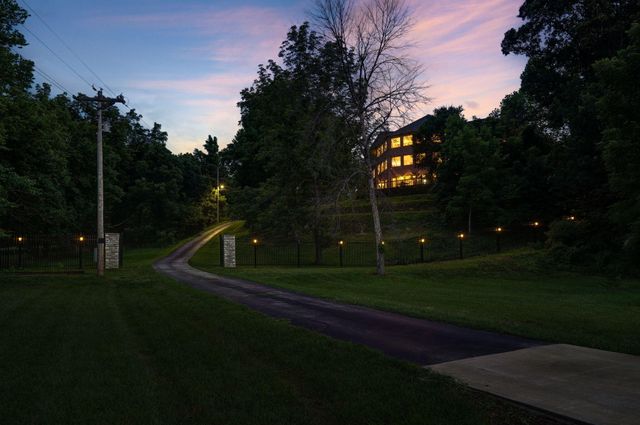 7906 W Farm Road 94, Willard, MO 65781