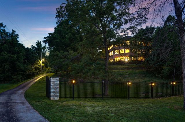 7906 W Farm Road 94, Willard, MO 65781