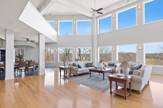 7906 W Farm Road 94, Willard, MO 65781