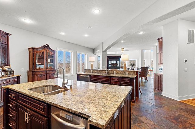 7906 W Farm Road 94, Willard, MO 65781