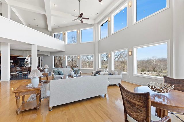 7906 W Farm Road 94, Willard, MO 65781