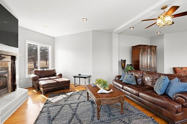 7906 W Farm Road 94, Willard, MO 65781