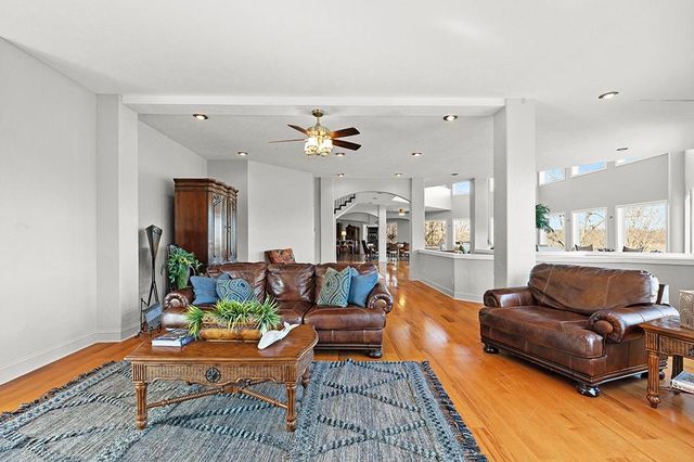 7906 W Farm Road 94, Willard, MO 65781