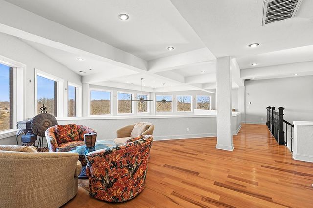 7906 W Farm Road 94, Willard, MO 65781