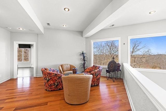 7906 W Farm Road 94, Willard, MO 65781