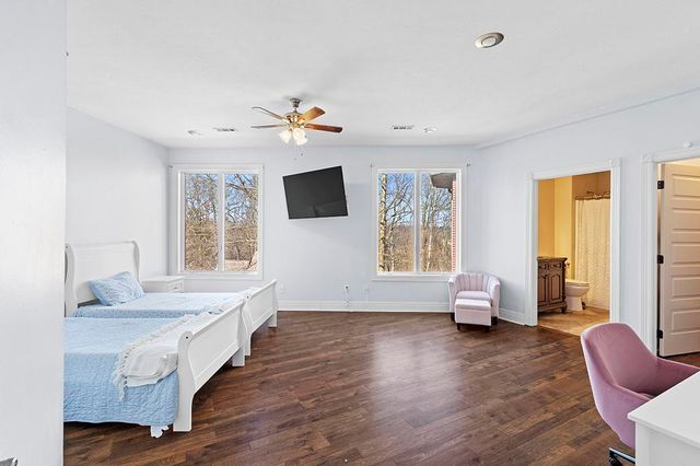 7906 W Farm Road 94, Willard, MO 65781