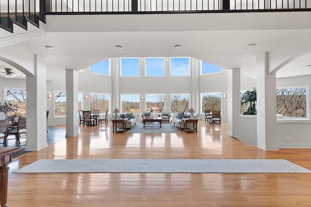 7906 W Farm Road 94, Willard, MO 65781