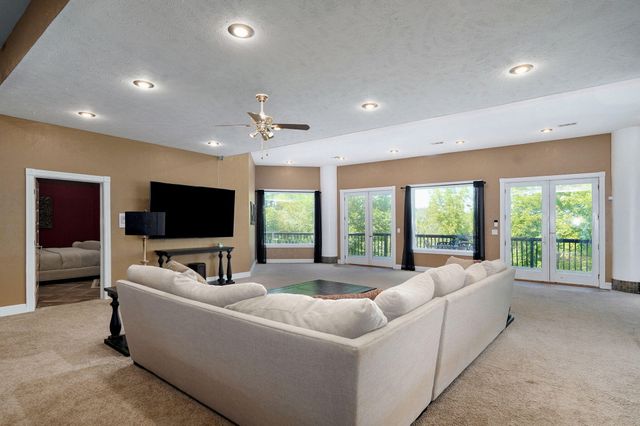 7906 W Farm Road 94, Willard, MO 65781