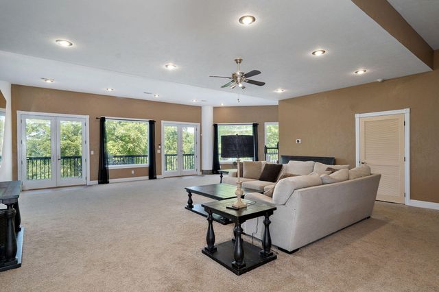 7906 W Farm Road 94, Willard, MO 65781