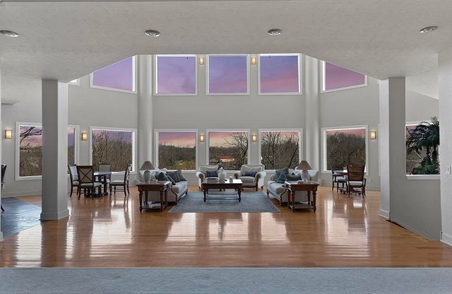 7906 W Farm Road 94, Willard, MO 65781