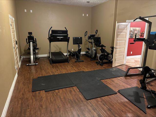 7906 W Farm Road 94, Willard, MO 65781