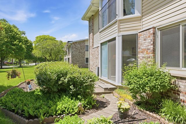 2630 Mitchell Drive 4, Woodridge, IL 60517